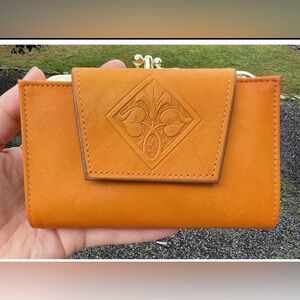 Retro Amity Vintage Cowhide Embossed Orange Leather Kiss-Lock Wallet